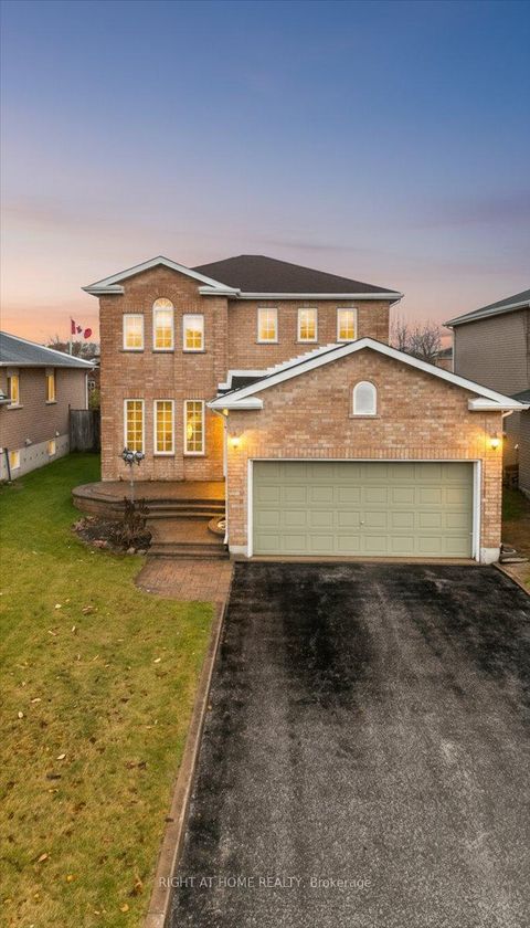 Photo 1 at 7 Michael Crescent, East Bayfield, Barrie