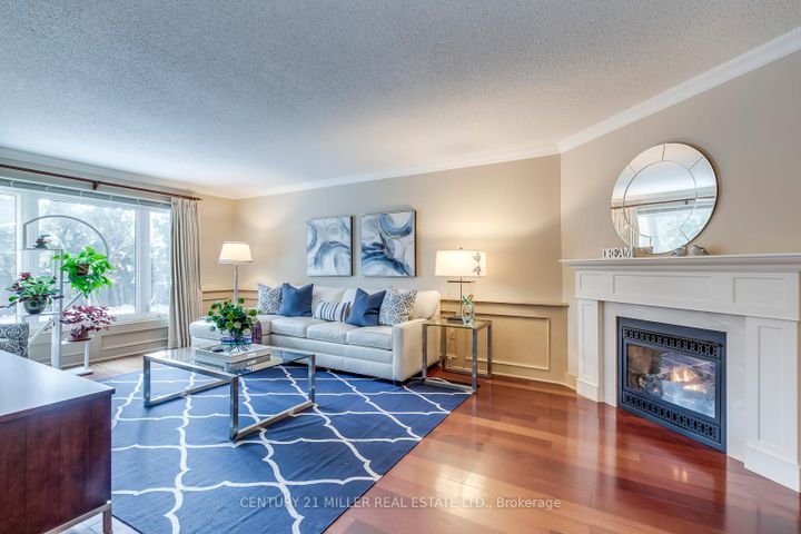 Photo 9 at 1149 Windrush Drive, GA Glen Abbey, Oakville