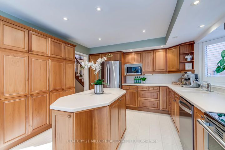 Photo 13 at 1149 Windrush Drive, GA Glen Abbey, Oakville