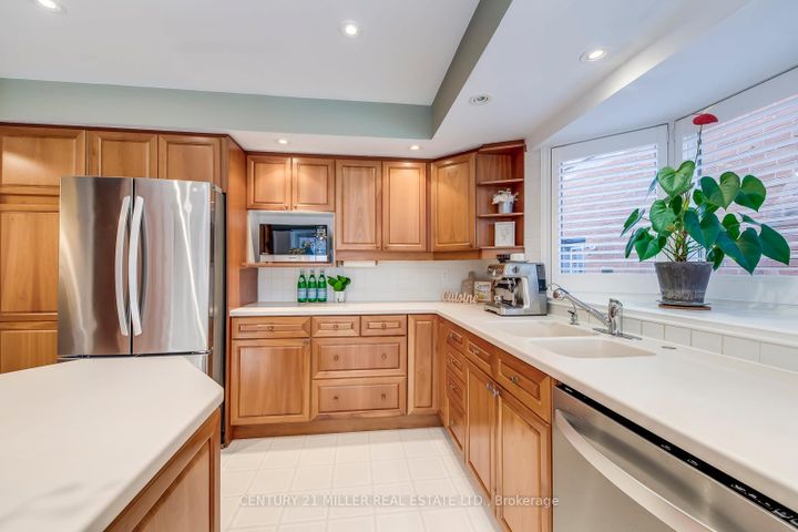 Photo 15 at 1149 Windrush Drive, GA Glen Abbey, Oakville