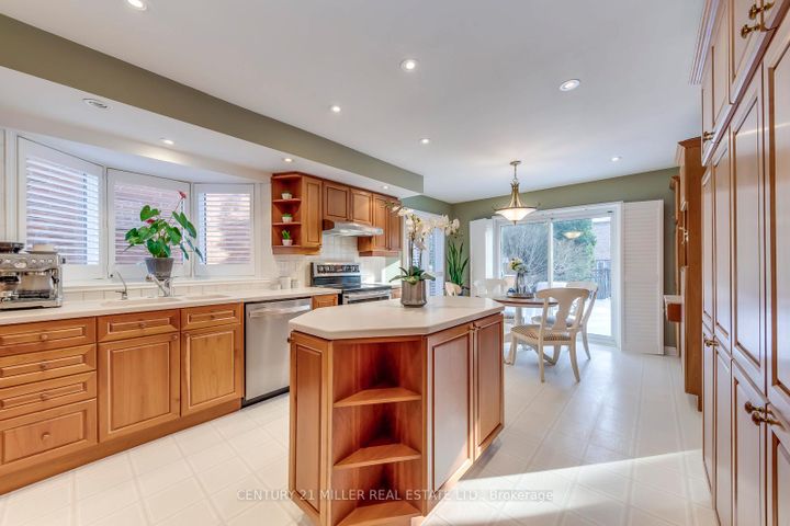 Photo 16 at 1149 Windrush Drive, GA Glen Abbey, Oakville