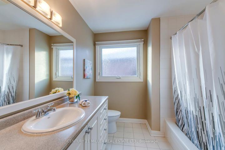 Photo 33 at 1149 Windrush Drive, GA Glen Abbey, Oakville