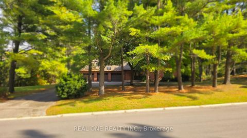 Photo 3 at 465 Woodland Acres Crescent, Rural Vaughan, Vaughan