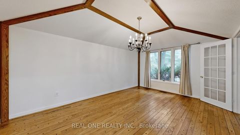 Photo 7 at 465 Woodland Acres Crescent, Rural Vaughan, Vaughan