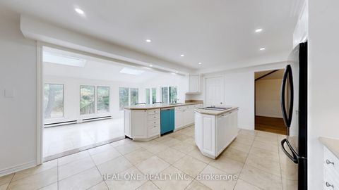 Photo 8 at 465 Woodland Acres Crescent, Rural Vaughan, Vaughan