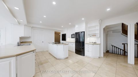 Photo 10 at 465 Woodland Acres Crescent, Rural Vaughan, Vaughan