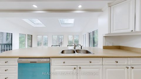 Photo 12 at 465 Woodland Acres Crescent, Rural Vaughan, Vaughan