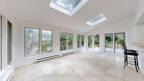 Photo 13 at 465 Woodland Acres Crescent, Rural Vaughan, Vaughan