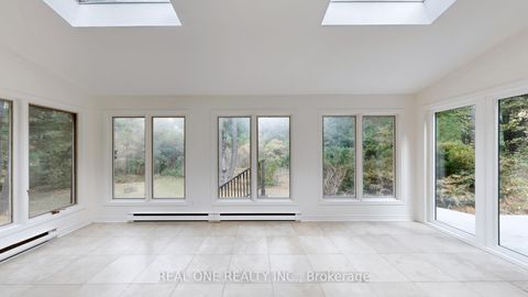 Photo 14 at 465 Woodland Acres Crescent, Rural Vaughan, Vaughan