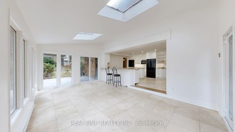 Photo 15 at 465 Woodland Acres Crescent, Rural Vaughan, Vaughan