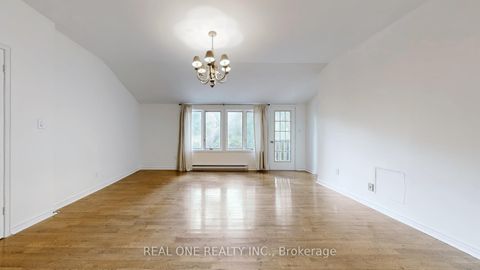 Photo 22 at 465 Woodland Acres Crescent, Rural Vaughan, Vaughan