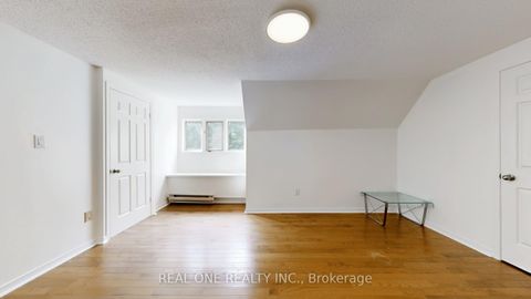 Photo 31 at 465 Woodland Acres Crescent, Rural Vaughan, Vaughan