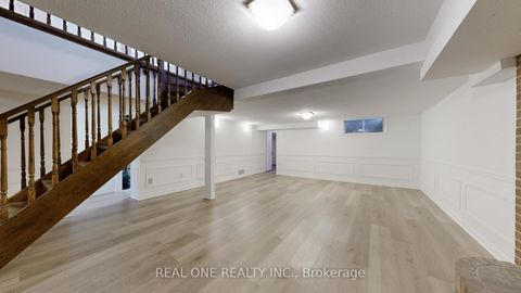 Photo 35 at 465 Woodland Acres Crescent, Rural Vaughan, Vaughan