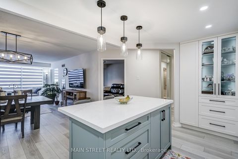 Photo 7 at 506 - 250 Davis Drive, Central Newmarket, Newmarket