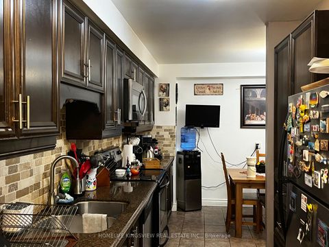 Photo 2 at 79 Cashel Court, Aurora Highlands, Aurora