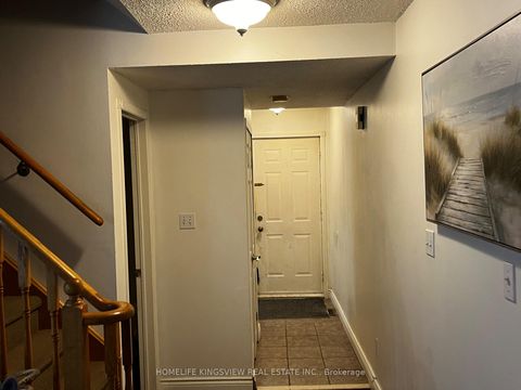 Photo 8 at 79 Cashel Court, Aurora Highlands, Aurora