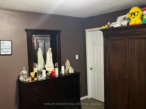 Photo 9 at 79 Cashel Court, Aurora Highlands, Aurora