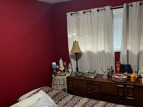 Photo 15 at 79 Cashel Court, Aurora Highlands, Aurora