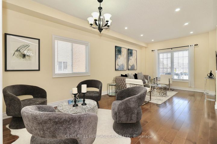 Photo 5 at 20 Trish Drive, Oak Ridges Lake Wilcox, Richmond Hill