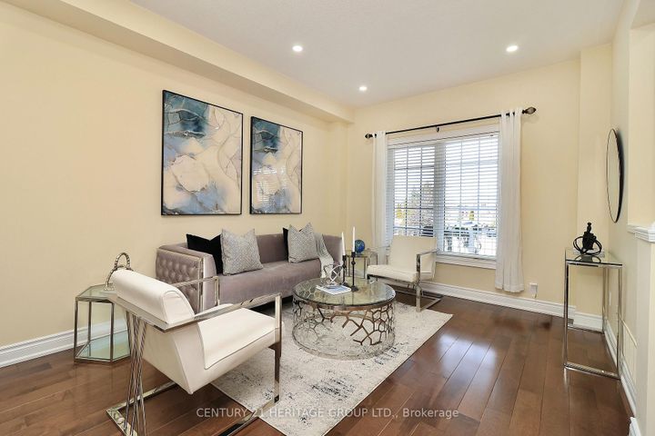 Photo 6 at 20 Trish Drive, Oak Ridges Lake Wilcox, Richmond Hill