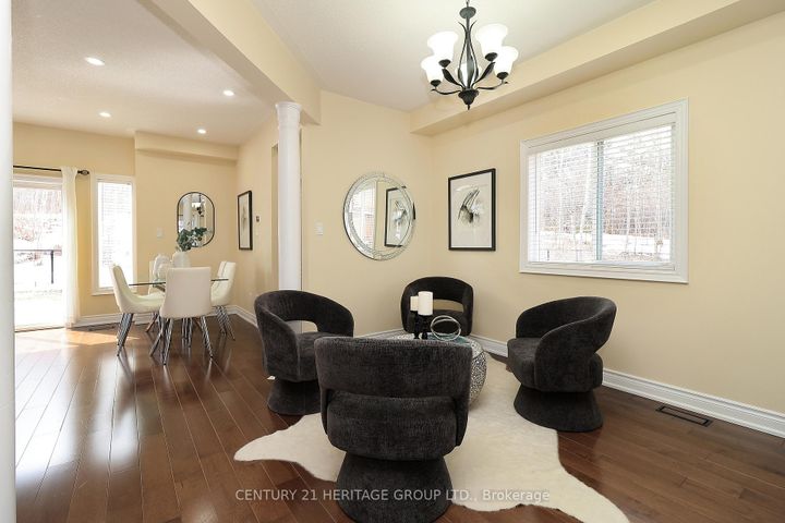 Photo 7 at 20 Trish Drive, Oak Ridges Lake Wilcox, Richmond Hill