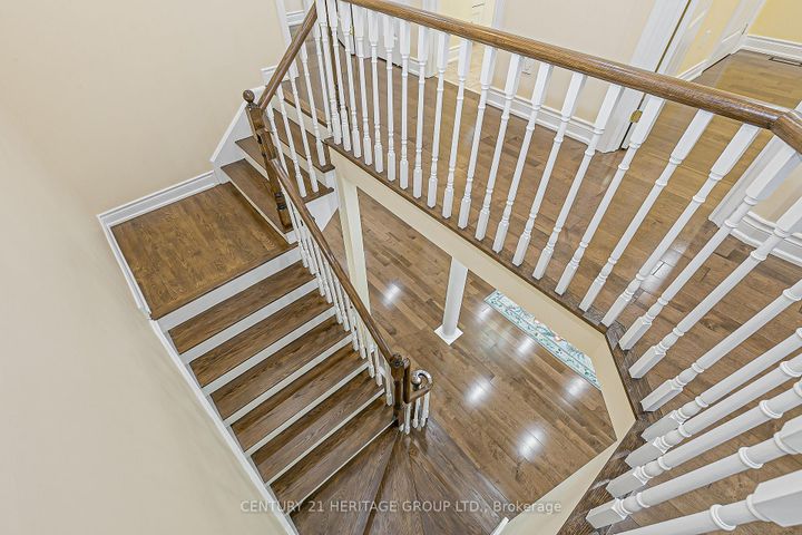 Photo 12 at 20 Trish Drive, Oak Ridges Lake Wilcox, Richmond Hill