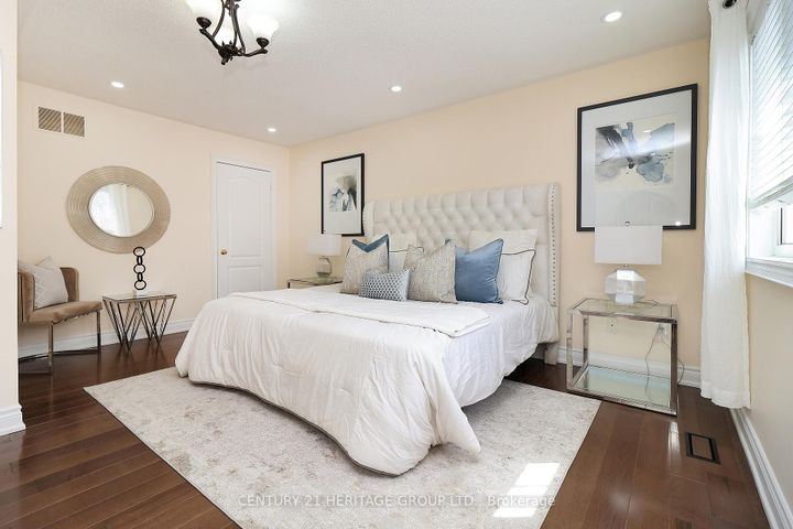 Photo 13 at 20 Trish Drive, Oak Ridges Lake Wilcox, Richmond Hill