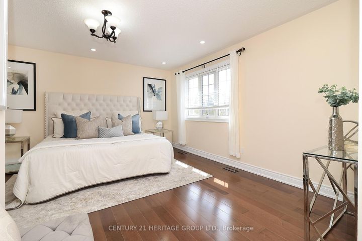 Photo 14 at 20 Trish Drive, Oak Ridges Lake Wilcox, Richmond Hill