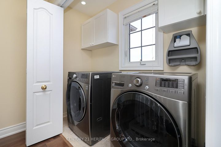 Photo 23 at 20 Trish Drive, Oak Ridges Lake Wilcox, Richmond Hill