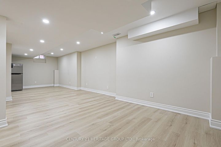 Photo 26 at 20 Trish Drive, Oak Ridges Lake Wilcox, Richmond Hill