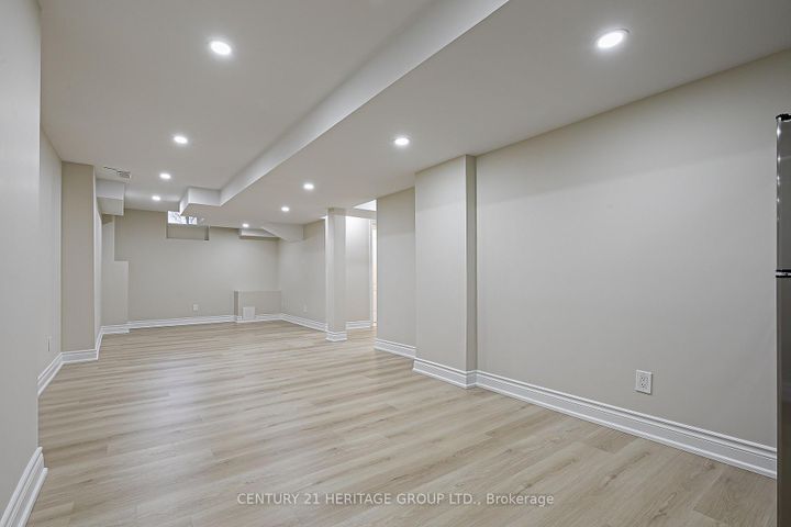 Photo 27 at 20 Trish Drive, Oak Ridges Lake Wilcox, Richmond Hill