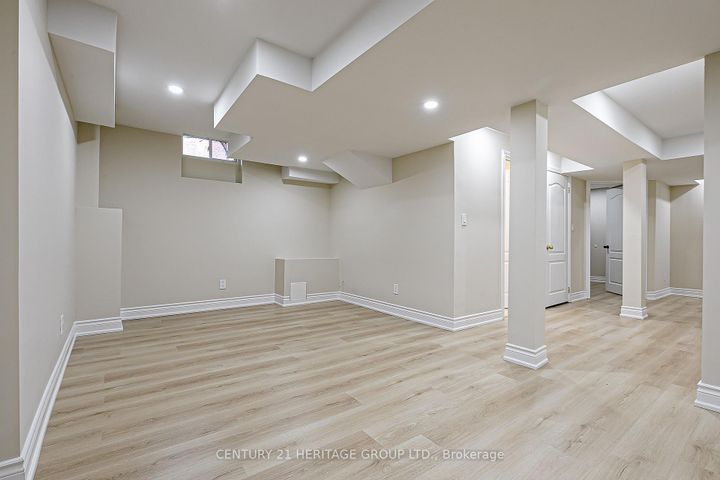 Photo 28 at 20 Trish Drive, Oak Ridges Lake Wilcox, Richmond Hill