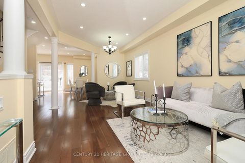 Photo 4 at 20 Trish Drive, Oak Ridges Lake Wilcox, Richmond Hill