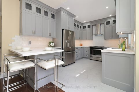 Photo 9 at 20 Trish Drive, Oak Ridges Lake Wilcox, Richmond Hill