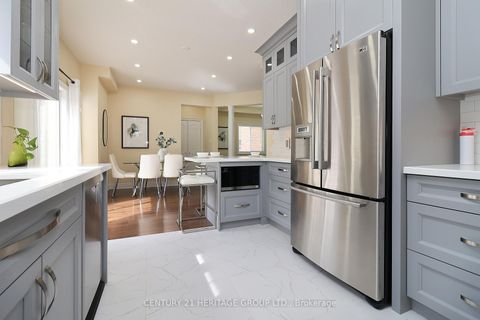 Photo 10 at 20 Trish Drive, Oak Ridges Lake Wilcox, Richmond Hill