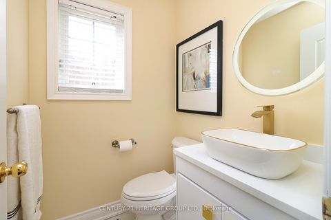 Photo 11 at 20 Trish Drive, Oak Ridges Lake Wilcox, Richmond Hill