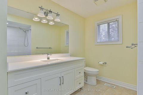 Photo 21 at 20 Trish Drive, Oak Ridges Lake Wilcox, Richmond Hill