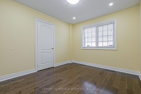 Photo 25 at 20 Trish Drive, Oak Ridges Lake Wilcox, Richmond Hill