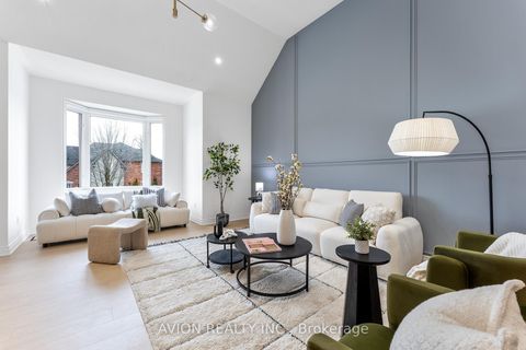 Photo 2 at 33 Brockdale Street, Oak Ridges, Richmond Hill