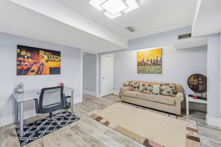 Photo 13 at 40 - 24 Purple Sageway, Hillcrest Village, Toronto