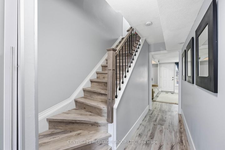 Photo 14 at 40 - 24 Purple Sageway, Hillcrest Village, Toronto