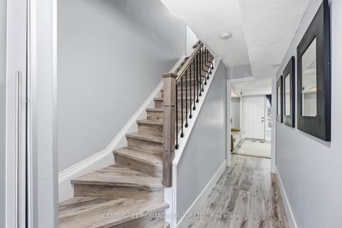 Photo 14 at 40 - 24 Purple Sageway, Hillcrest Village, Toronto