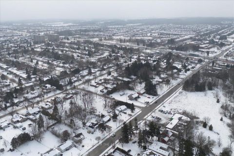 Photo 17 at 98 Eagle Street, Central Newmarket, Newmarket