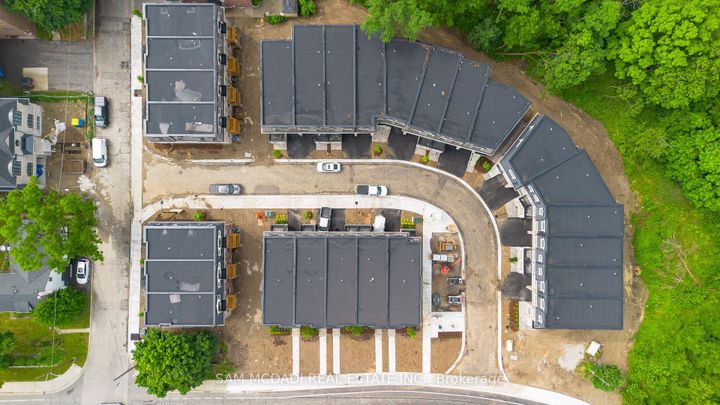 Photo 4 at 90 Salina Street, Streetsville, Mississauga