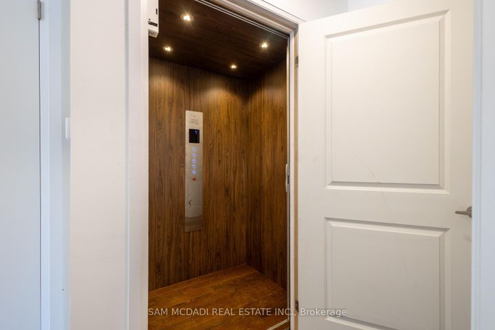 Photo 7 at 90 Salina Street, Streetsville, Mississauga