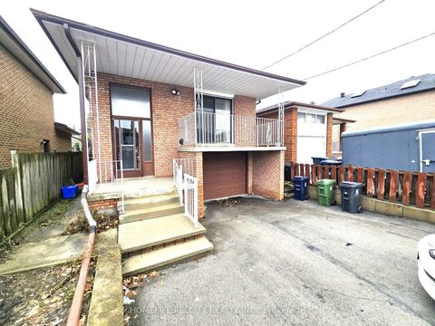 Photo 1 at 32 Renfield Street, Amesbury, Toronto