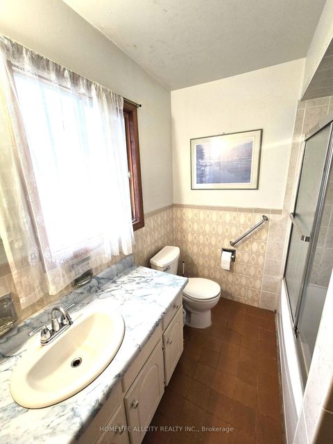 Photo 10 at 32 Renfield Street, Amesbury, Toronto