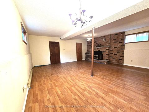 Photo 14 at 32 Renfield Street, Amesbury, Toronto