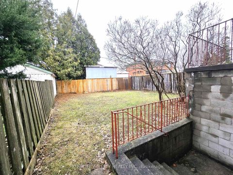 Photo 16 at 32 Renfield Street, Amesbury, Toronto