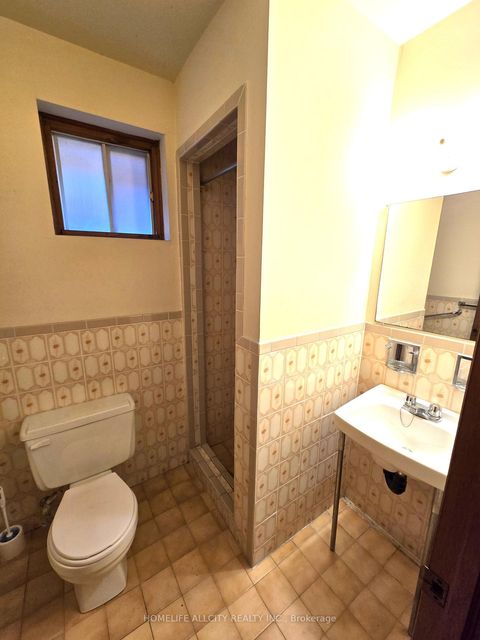 Photo 18 at 32 Renfield Street, Amesbury, Toronto